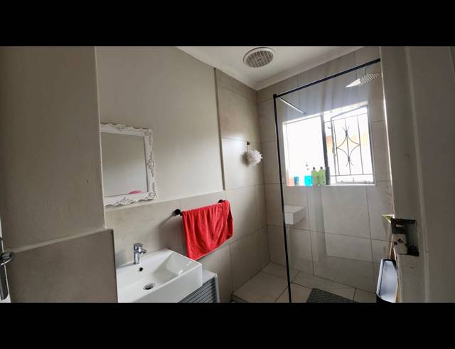 3 BEDROOM HOUSE TO LET IN GOODWOOD PARK